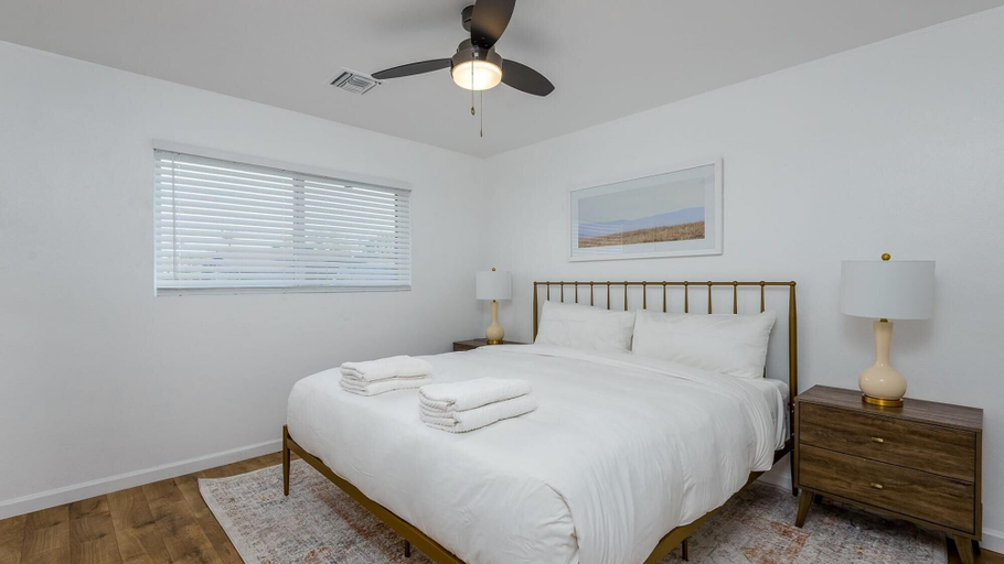 Bedroom 3, Brand New Spacious Updated 5 min to OLD Town, Maricopa