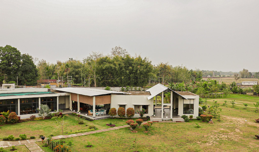 Exterior & Views