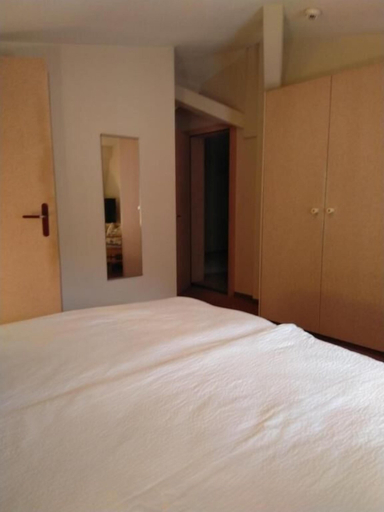 Bedroom 2, Hotel Escher, Leuk
