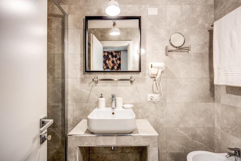 Bathroom 3, Maison d'art Apartments, Roma