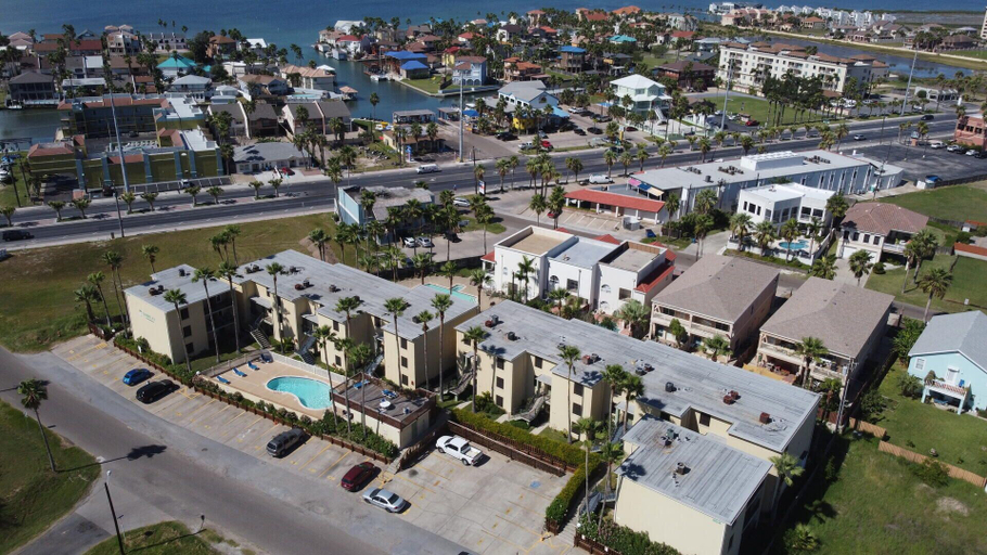 Exterior & Views 2, Habitat #22, Cameron