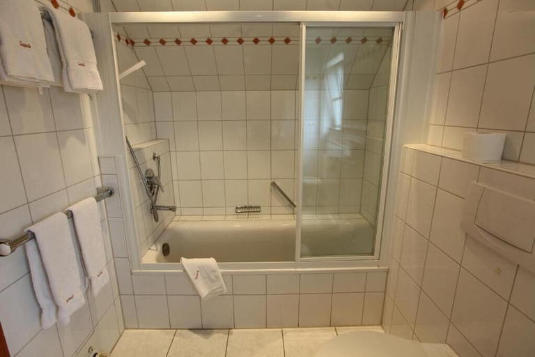 Bathroom 3, Hotel Seeperle, Bodenseekreis