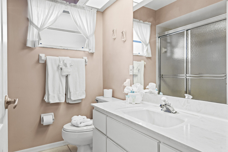 Bathroom 4, 154 Connecticut Whole House, Lee
