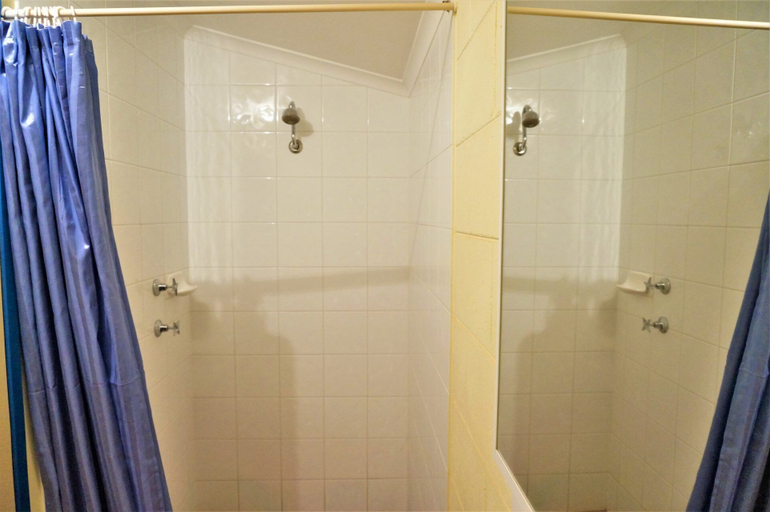 Bathroom 5, Osprey Holiday Village, Exmouth