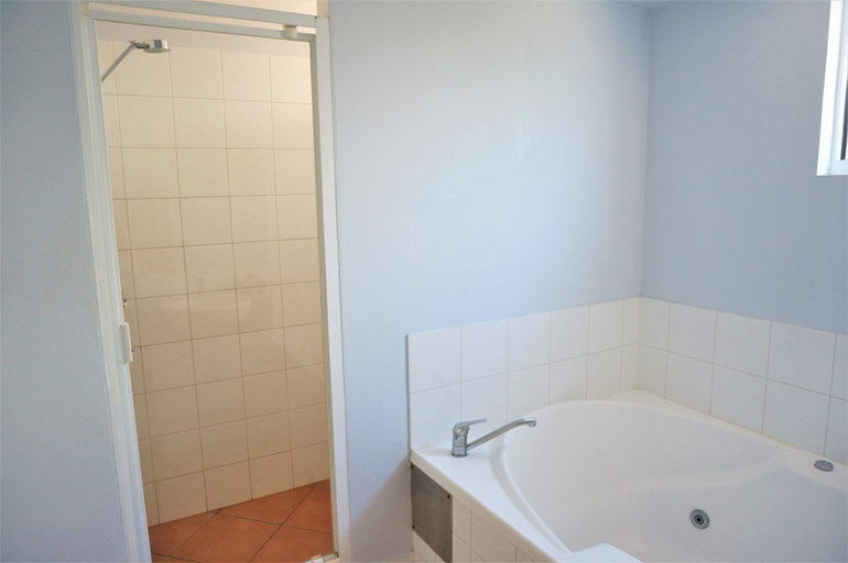 Bathroom 5, Osprey Holiday Village, Exmouth
