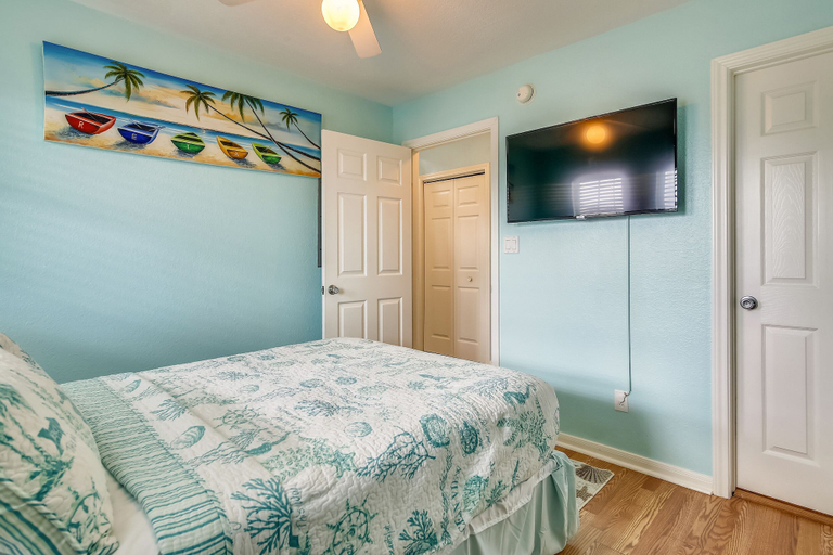 Bedroom 3, Attitude Adjustment, Galveston