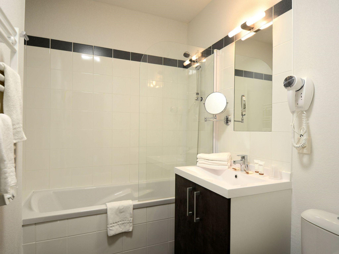 Bathroom, Relaxed Beachside Living in Sete, Hérault