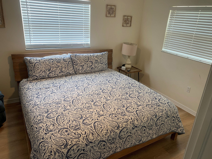 Bedroom 3, Sea Gems, Lee