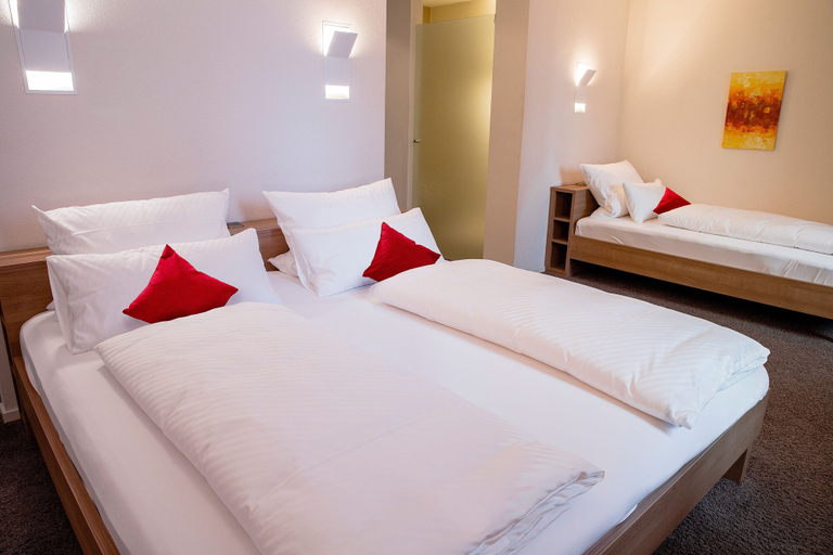 Bedroom 2, Gasthof Krone, Dillingen an der Donau