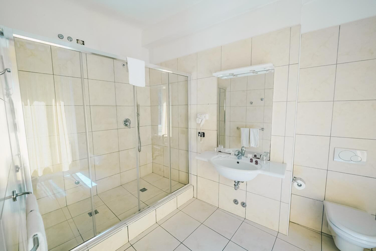 Bathroom 5, Hotel Suisse, Como