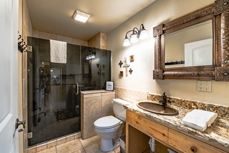 Bathroom 4, Little Creek Retreat, Lincoln