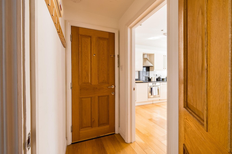 Public Area, Contemporary 1 Bedroom Bloomsbury Apartment, London