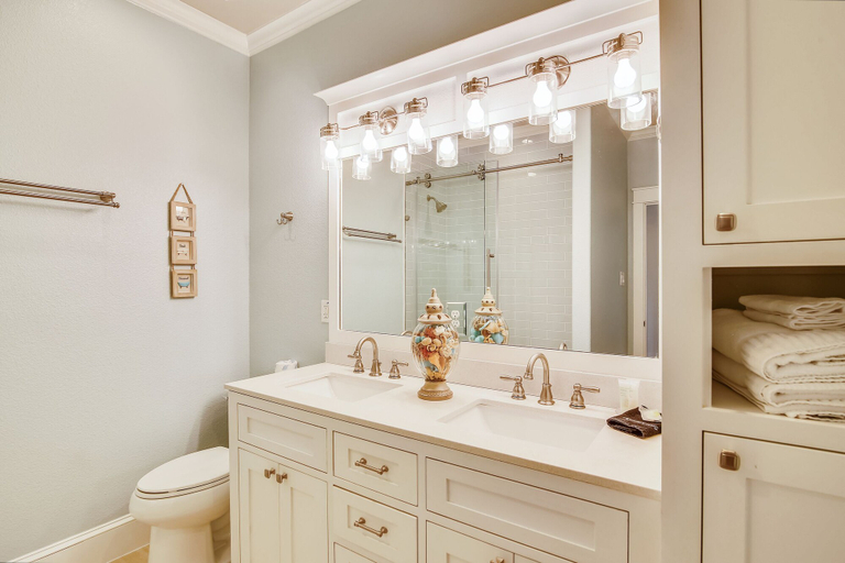 Bathroom 3, Sunset Paradise, Galveston