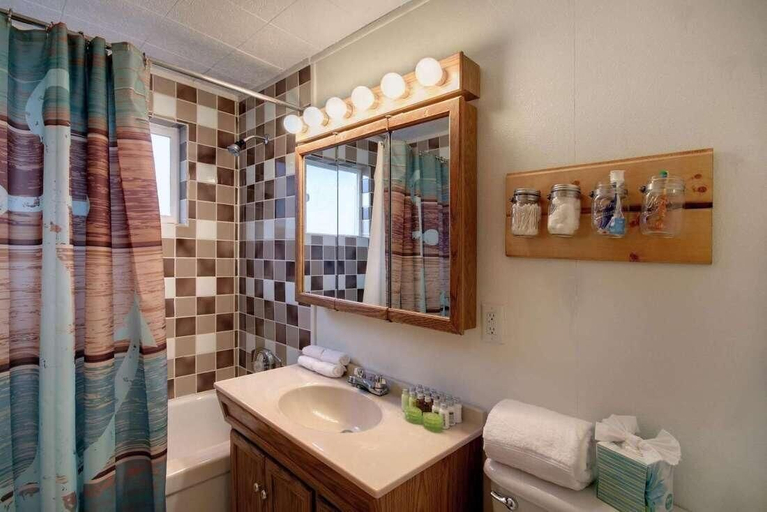 Bathroom 5, Willow Wr40 Lakeside in Bearadise, San Bernardino