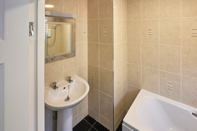 Bathroom 4, Host Stay Cobblers Cottage, North Yorkshire