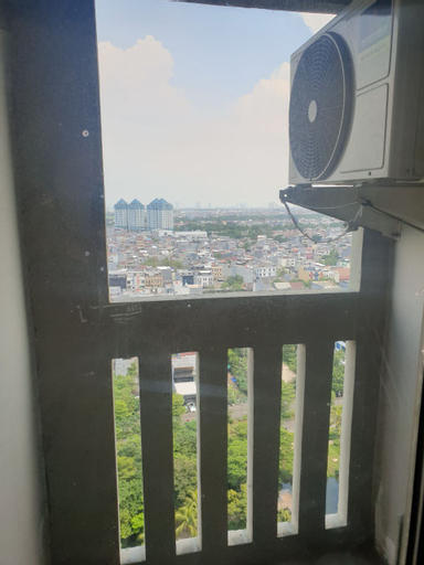 Exterior & Views 24