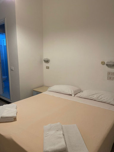 Bedroom 4, Hotel Ideal, Rimini