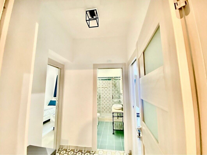 Bathroom, Leone Apartments, Palermo