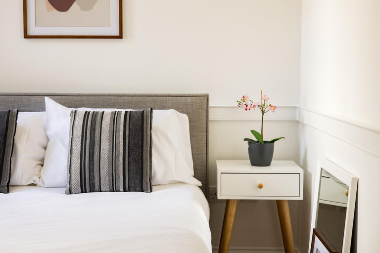 Bedroom 3, Contemporary 1 Bedroom Bloomsbury Apartment, London