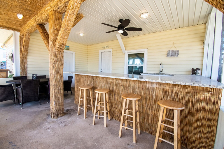 Food & Drinks, Kokomo Korner, Galveston