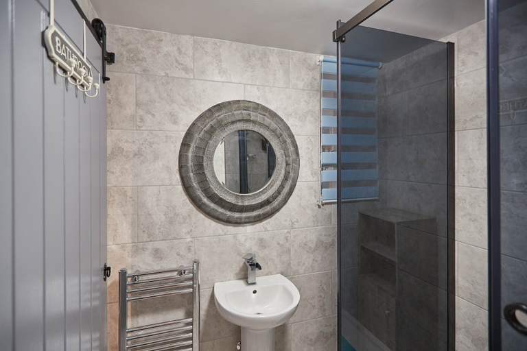 Bathroom 3, Host Stay In The Key Of Sea, Redcar and Cleveland