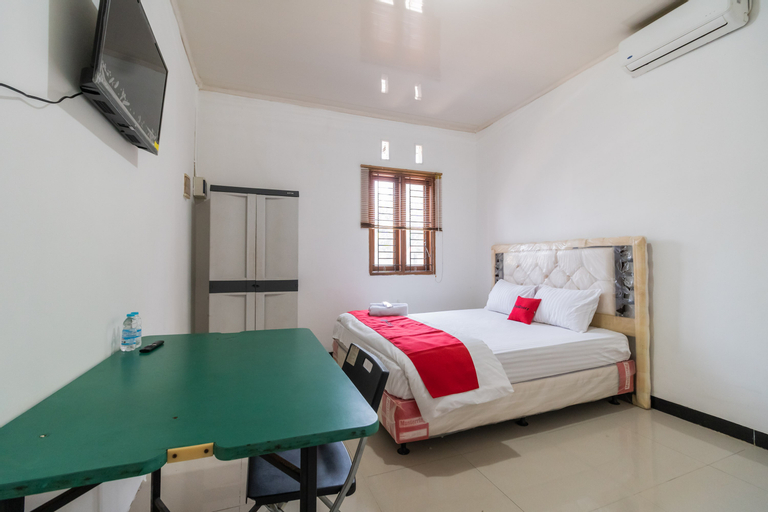 Bedroom 3, RedDoorz near Terminal Bubulak Bogor, Bogor