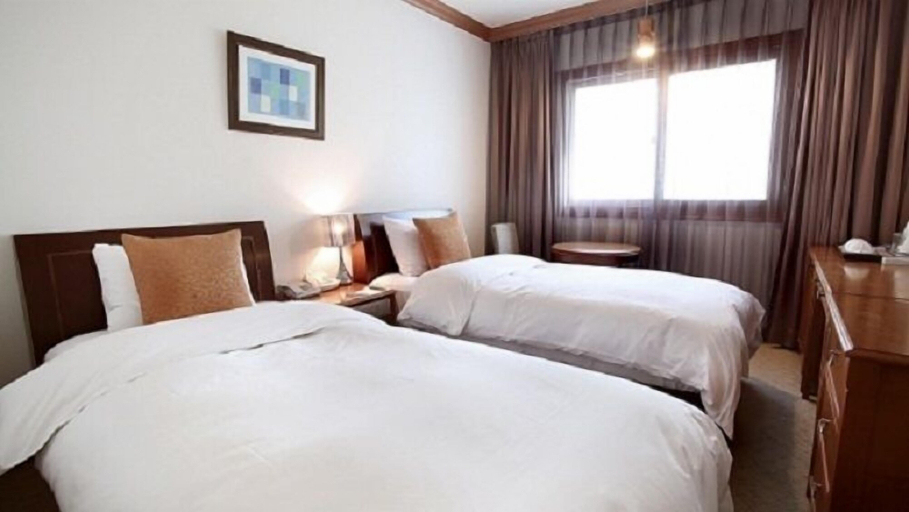 Bedroom 3, Admiral Hotel, Geoje