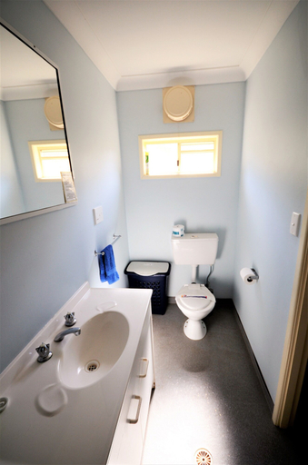 Bathroom, Affordable Gold City Motel, Charters Towers