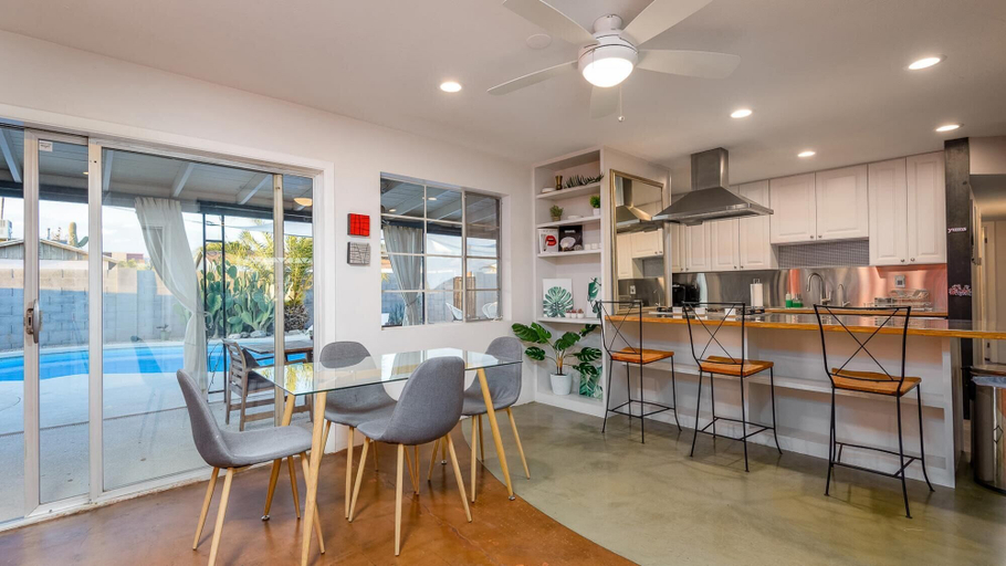 Food & Drinks, Old Town Scottsdale Spacious Pad With Pool, Maricopa