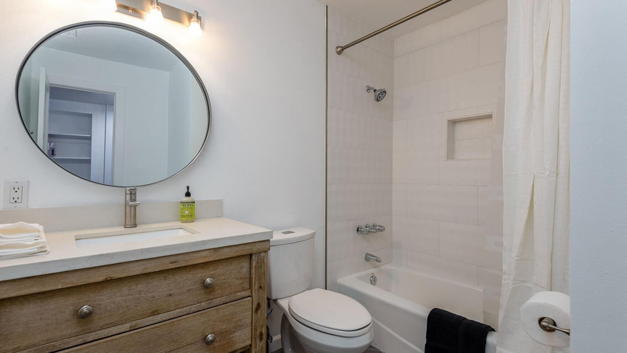 Bathroom 4, Brand New Spacious Updated 5 min to OLD Town, Maricopa
