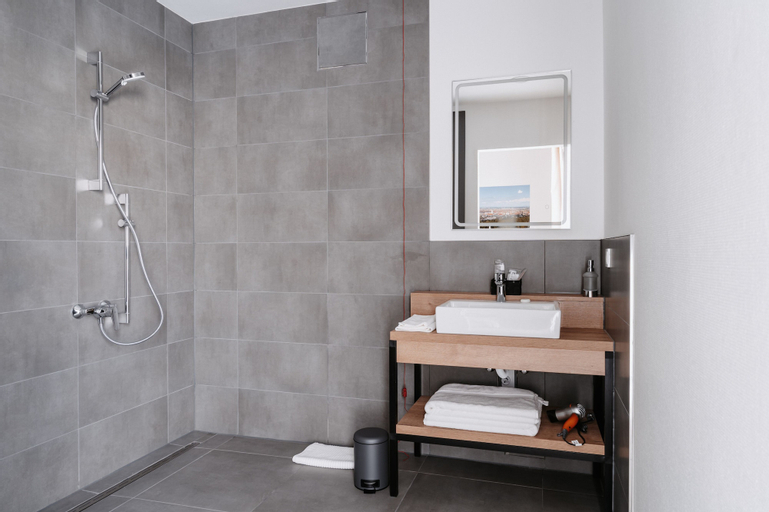 Bathroom 27