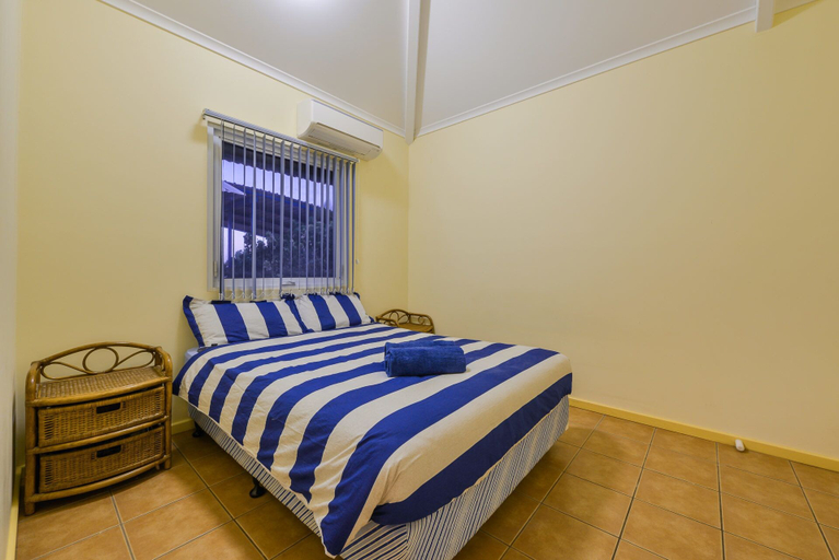 Bedroom 2, Osprey Holiday Village, Exmouth