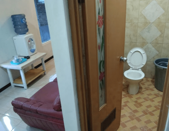 Bathroom, Villa Songgoriti No 15, Malang