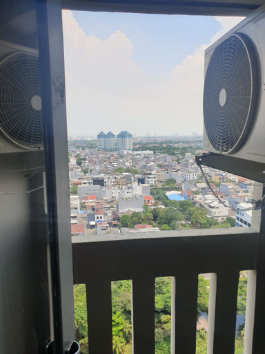 Exterior & Views 12