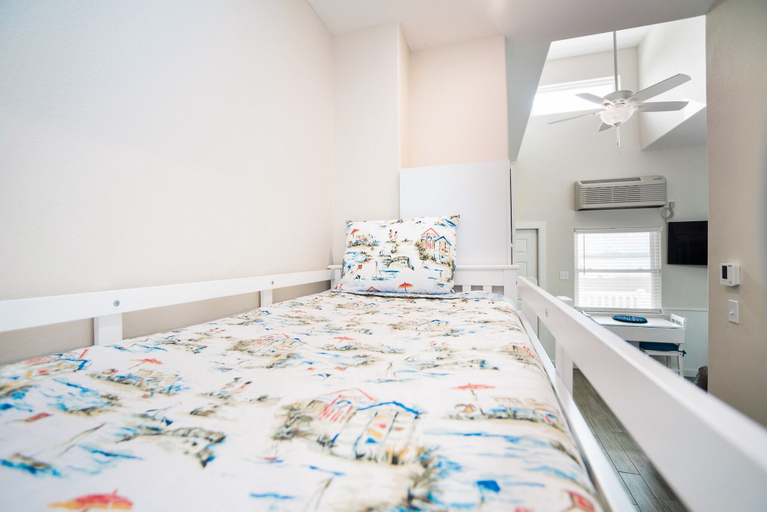 Bedroom 5, Absolute Beach, Nueces