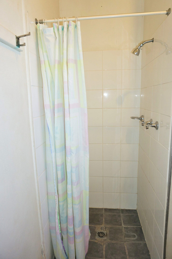 Bathroom 3, Exmouth Villas Unit 29, Exmouth