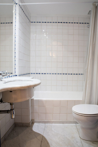 Bathroom, Barco Attic by Hello Homes Sitges, Barcelona