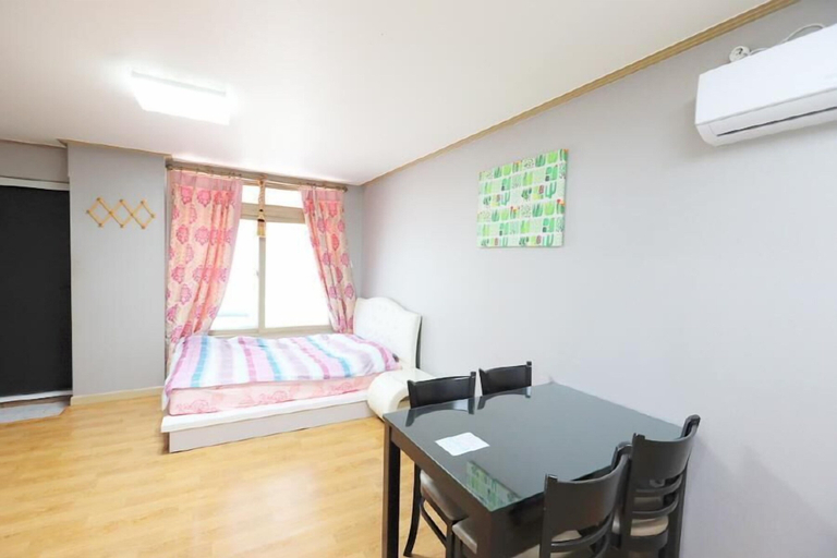 Bedroom 2, Taean Zaza Pension, Taean