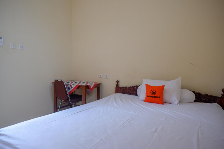 Bedroom 1, KoolKost Syariah near Living Plaza Purwokerto (minimum stay 6 nights), Banyumas
