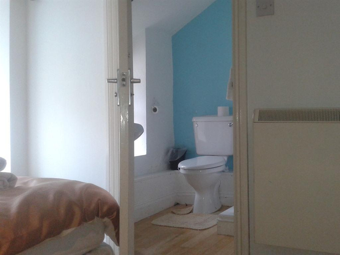 Bathroom 3, The Ship Inn, Pembrokeshire