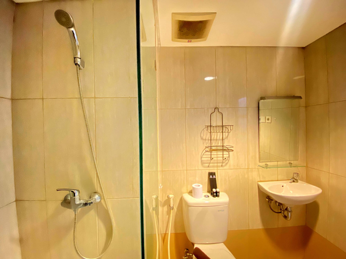 Bathroom, Comfy Studio Apartment at Tamansari La Grande with City View, Bandung