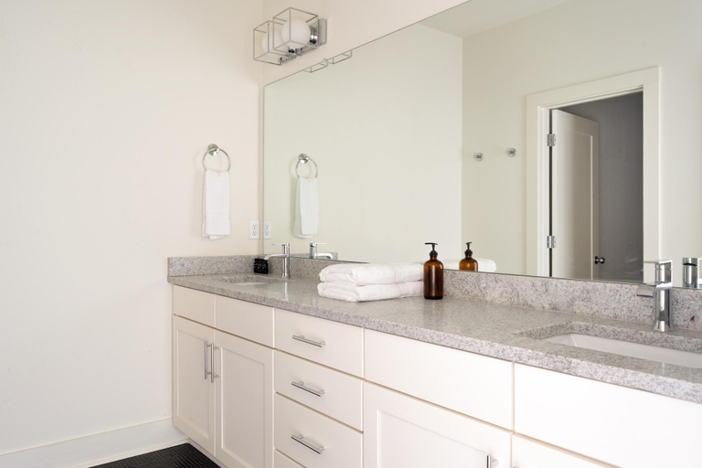 Bathroom 4, Hart Street 9 - Hart Suite 9, Davidson