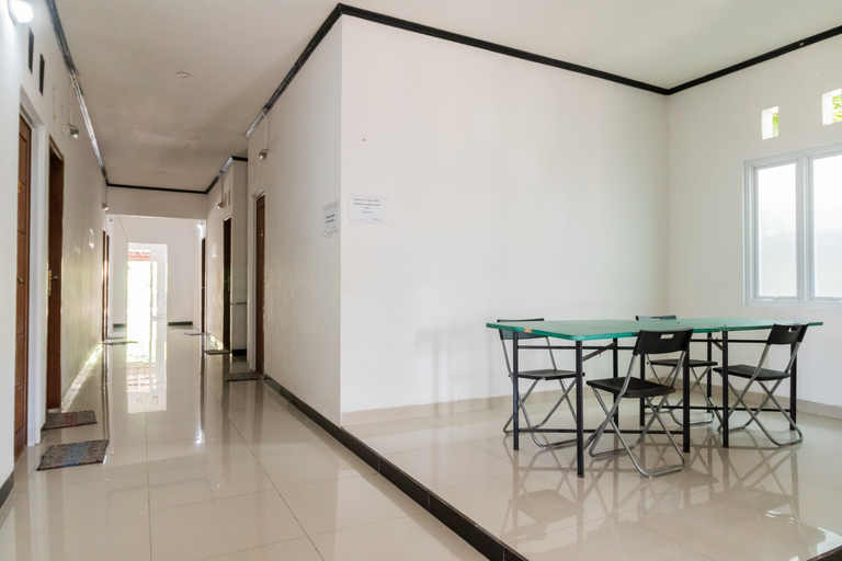 Others 5, RedDoorz near Terminal Bubulak Bogor, Bogor