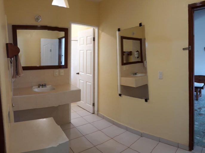 Bathroom 5, Hotel Museo Xibalba, Palenque