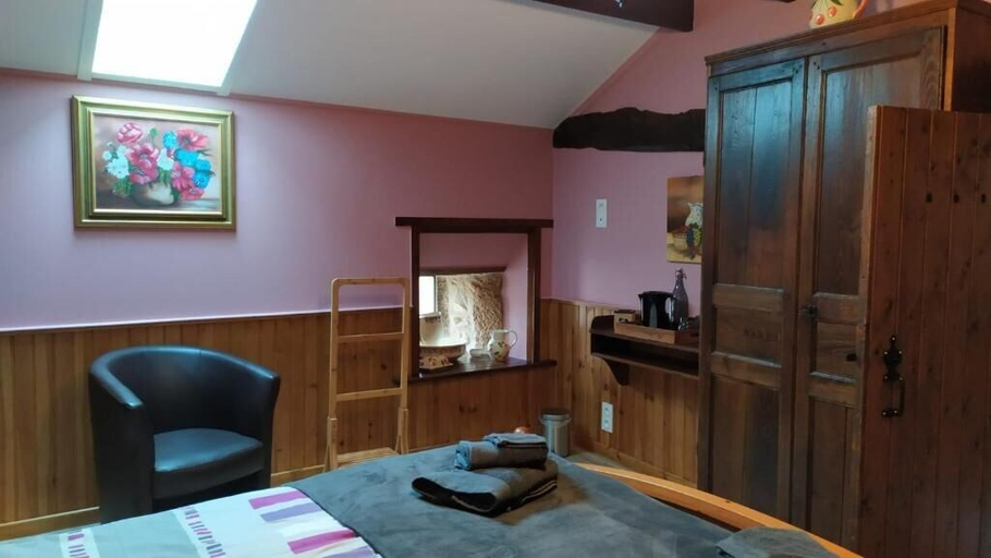 Bedroom 2, La Grange de Champagnac, Charente
