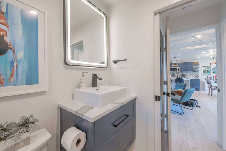 Bathroom 4, Highland Heights, Travis
