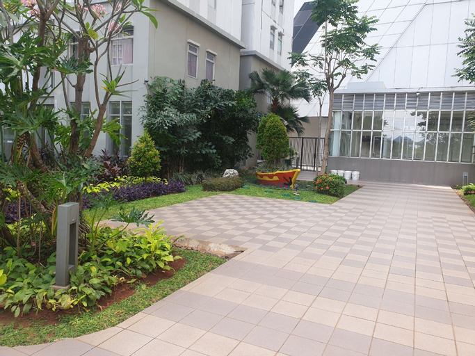 Exterior & Views 16