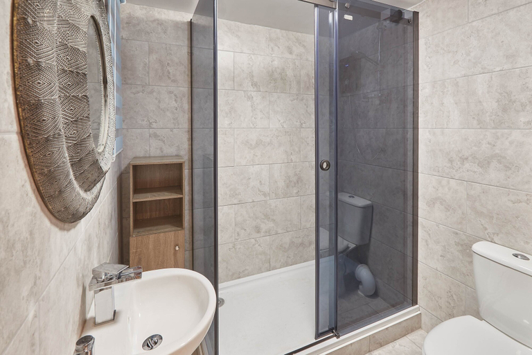 Bathroom 4, Host Stay In The Key Of Sea, Redcar and Cleveland