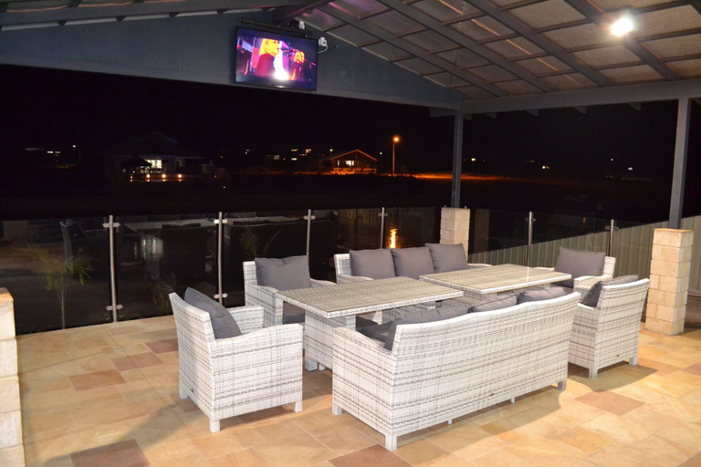 Food & Drinks, 27 Corella Court, Exmouth