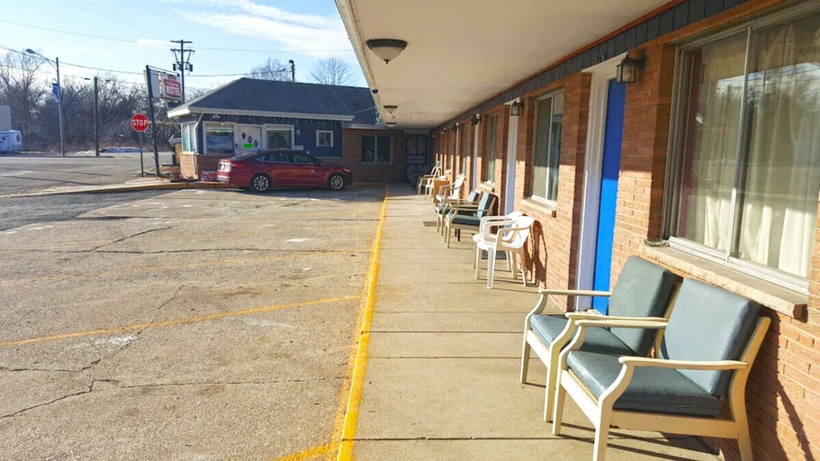 Others, Town Inn Motel, Arenac